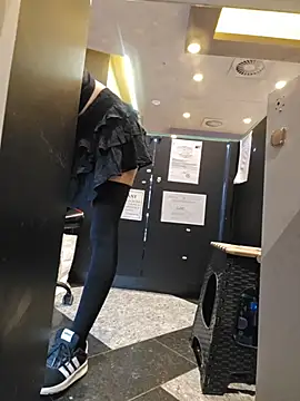 YuriXo online show from 6, 2, 2026