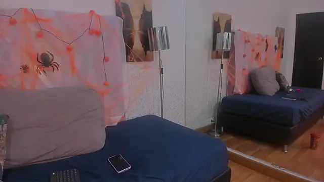 chloejhonson online show from 9, 10, 2025