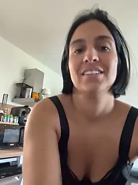 Snapshot of LaPetiteKim chatting on 31, 10, 2025 LaPetiteKim online show from 31, 10, 2025