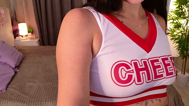 Milf Queenn online show from 3, 10, 2025