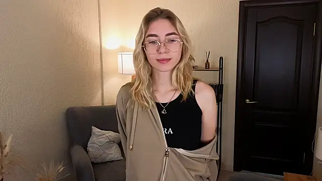 Snapshot of KatherineWill chatting on 8, 10, 2025 KatherineWill online show from 8, 10, 2025