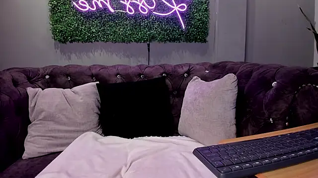 Snapshot of scarlettvelvet_ chatting on 27, 10, 2025 scarlettvelvet online show from 27, 10, 2025