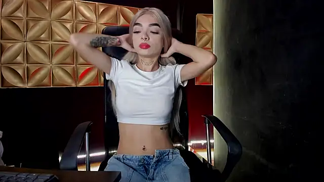 Snapshot of scarlettvelvet_ chatting on 21, 11, 2025 scarlettvelvet online show from 21, 11, 2025