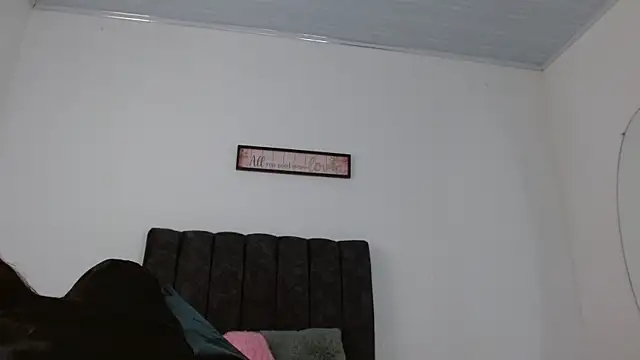 ManuelaDelgado online show from 11, 10, 2025