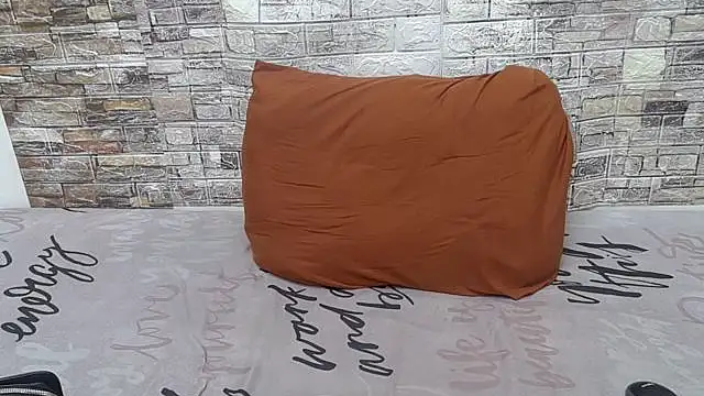 XYummyDoll32 online show from 25, 10, 2025