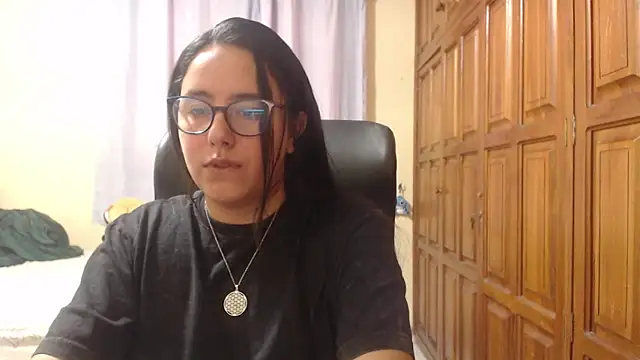 Snapshot of Venus_cat_ chatting on 8, 2, 2026 Venus cat online show from 8, 2, 2026