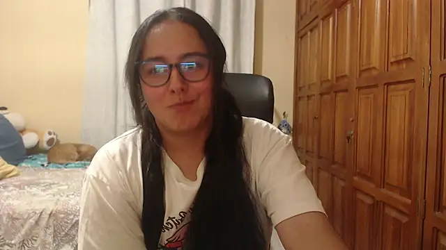 Snapshot of Venus_cat_ chatting on 8, 3, 2026 Venus cat online show from 8, 3, 2026