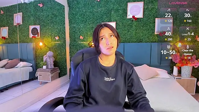 Snapshot of Rubyvixxen_ chatting on 21, 10, 2025 Rubyvixxen online show from 21, 10, 2025