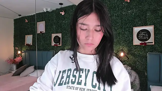 Snapshot of Rubyvixxen_ chatting on 30, 10, 2025 Rubyvixxen online show from 30, 10, 2025