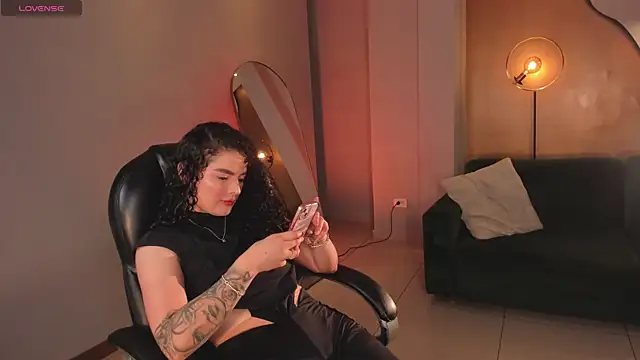 Snapshot of KylieJenkins chatting on 16, 12, 2025 KylieJenkins online show from 16, 12, 2025