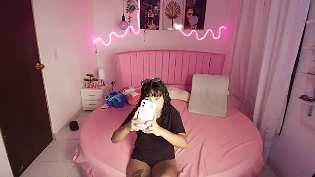 Snapshot of Sheyla_vegas chatting on 22, 10, 2025 Sheyla vegas online show from 22, 10, 2025