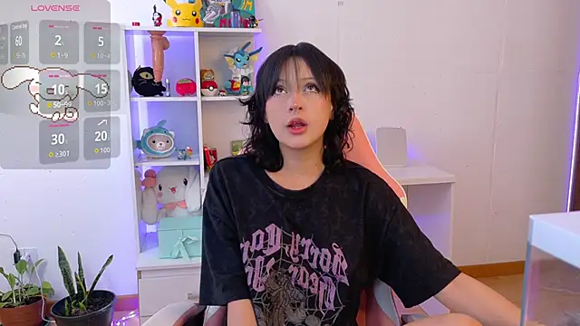 Sallie Doll online show from 22, 11, 2025