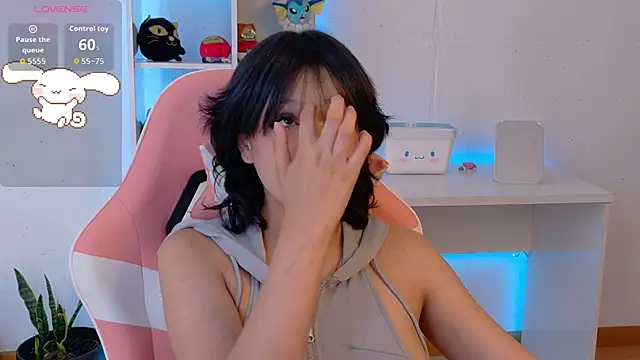 Sallie Doll online show from 25, 11, 2025