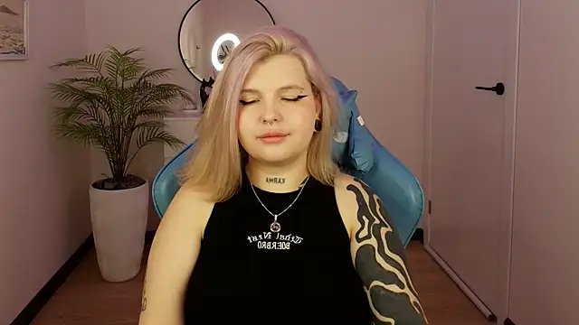 Shad0wPurr online show from 10, 10, 2025