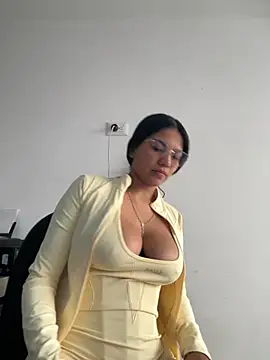 Snapshot of Pocahontas_sun chatting on 18, 11, 2025 Pocahontas sun online show from 18, 11, 2025