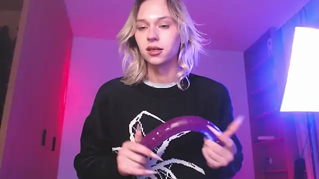 Snapshot of SophieDiamond_Xx chatting on 11, 11, 2025 SophieDiamond Xx online show from 11, 11, 2025