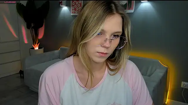 Snapshot of linakorvin chatting on 20, 10, 2025 linakorvin online show from 20, 10, 2025