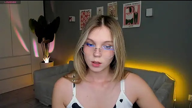 Snapshot of linakorvin chatting on 22, 10, 2025 linakorvin online show from 22, 10, 2025