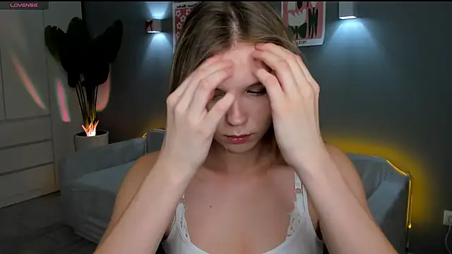 Snapshot of linakorvin chatting on 23, 10, 2025 linakorvin online show from 23, 10, 2025