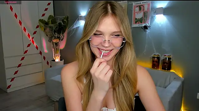 Snapshot of linakorvin chatting on 27, 10, 2025 linakorvin online show from 27, 10, 2025