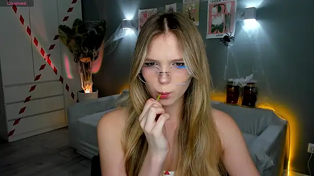 Snapshot of linakorvin chatting on 29, 10, 2025 linakorvin online show from 29, 10, 2025