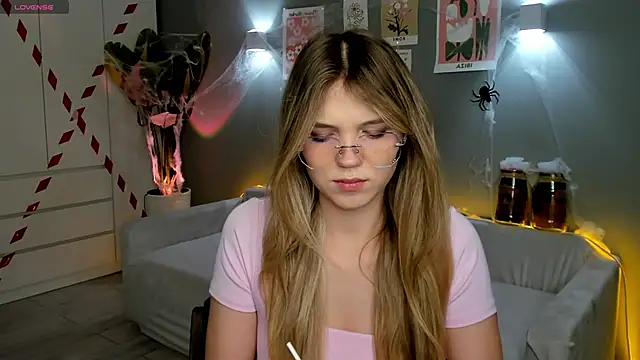 Snapshot of linakorvin chatting on 1, 11, 2025 linakorvin online show from 1, 11, 2025