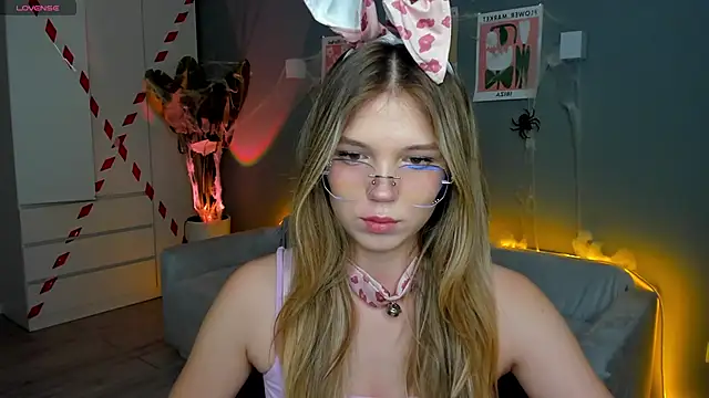 Snapshot of linakorvin chatting on 3, 11, 2025 linakorvin online show from 3, 11, 2025