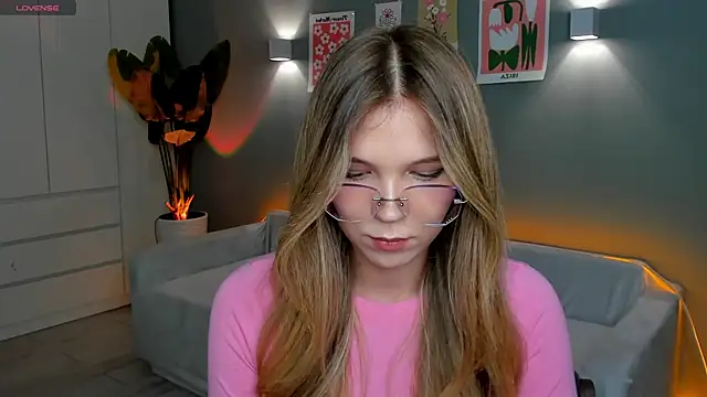 Snapshot of linakorvin chatting on 4, 11, 2025 linakorvin online show from 4, 11, 2025