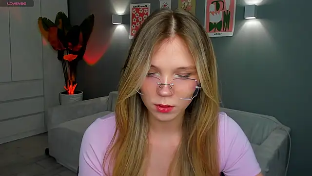 Snapshot of linakorvin chatting on 10, 11, 2025 linakorvin online show from 10, 11, 2025