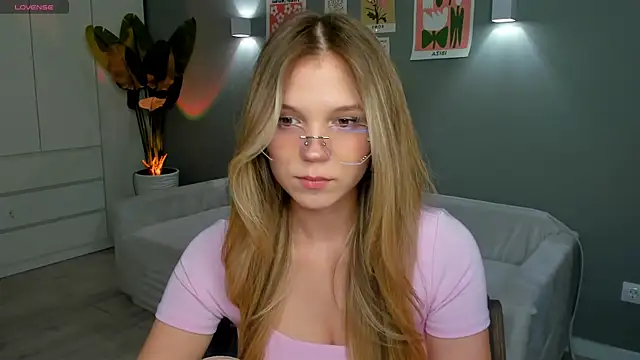 Snapshot of linakorvin chatting on 13, 11, 2025 linakorvin online show from 13, 11, 2025