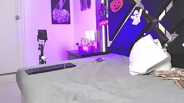 Charlotte ebony  online show from 21, 10, 2025