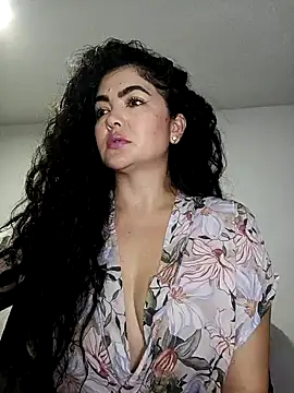 tutisex  online show from 6, 11, 2025