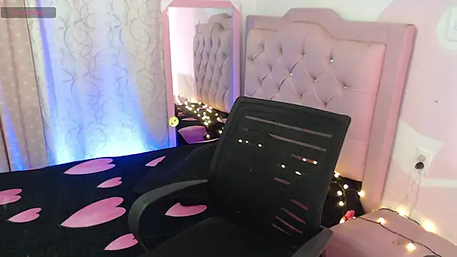 nikki skinny  online show from 6, 11, 2025