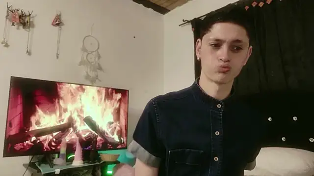 Tyler cat online show from 13, 10, 2025