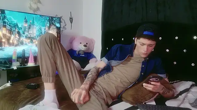 Tyler cat online show from 4, 12, 2025