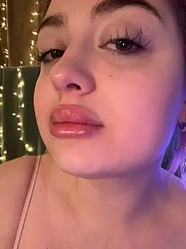 KellyMoors online show from 7, 2, 2026