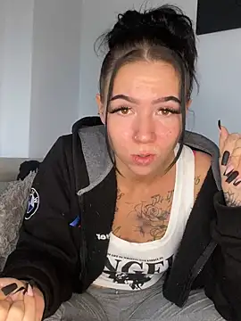 YoungZoexx online show from 28, 10, 2025