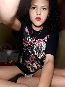 Snapshot of Larissinhamm chatting on 15, 10, 2025 Larissinhamm online show from 15, 10, 2025