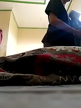 Snapshot of Larissinhamm chatting on 18, 10, 2025 Larissinhamm online show from 18, 10, 2025