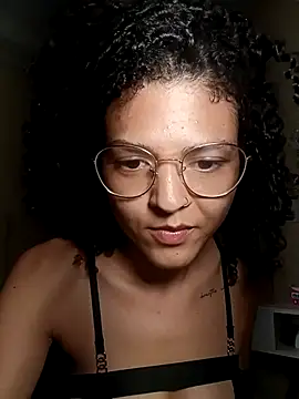 Snapshot of Larissinhamm chatting on 19, 10, 2025 Larissinhamm online show from 19, 10, 2025