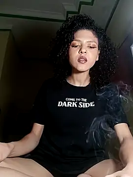 Snapshot of Larissinhamm chatting on 28, 10, 2025 Larissinhamm online show from 28, 10, 2025