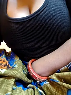 Snapshot of Loveishq1 chatting on 17, 12, 2025 Loveishq1 online show from 17, 12, 2025