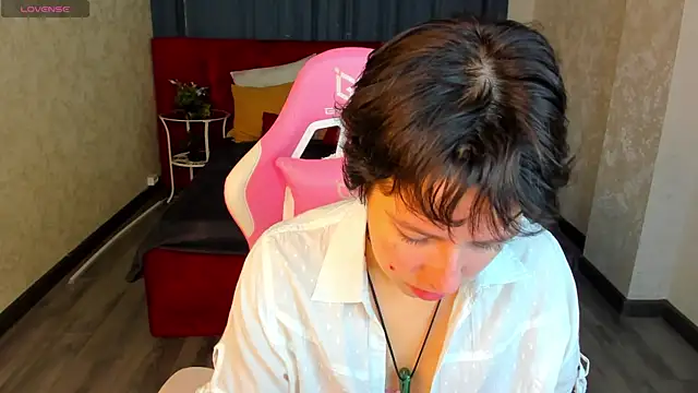 Snapshot of Sara_Frayer chatting on 9, 10, 2025 Sara Frayer online show from 9, 10, 2025