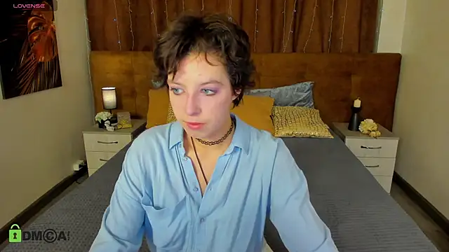 Snapshot of Sara_Frayer chatting on 25, 10, 2025 Sara Frayer online show from 25, 10, 2025