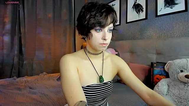 Snapshot of Sara_Frayer chatting on 28, 10, 2025 Sara Frayer online show from 28, 10, 2025