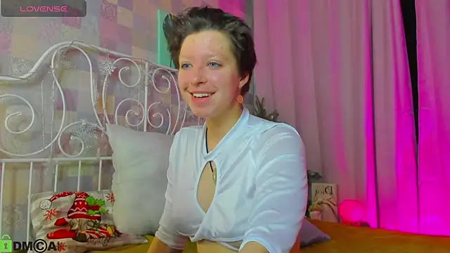 Snapshot of Sara_Frayer chatting on 20, 12, 2025 Sara Frayer online show from 20, 12, 2025