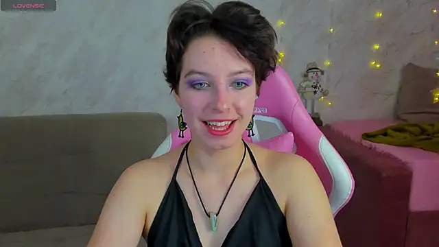 Snapshot of Sara_Frayer chatting on 22, 12, 2025 Sara Frayer online show from 22, 12, 2025