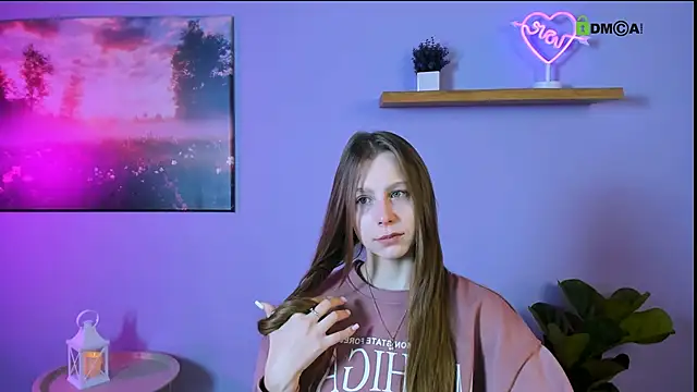 esme moore  online show from 6, 11, 2025