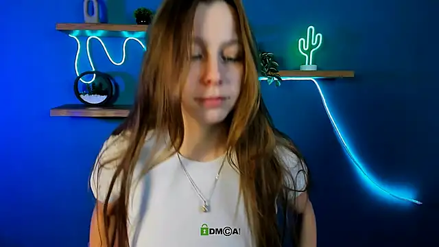 esme moore  online show from 11, 11, 2025