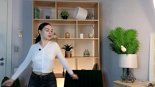 FrankieViall online show from 4, 10, 2025